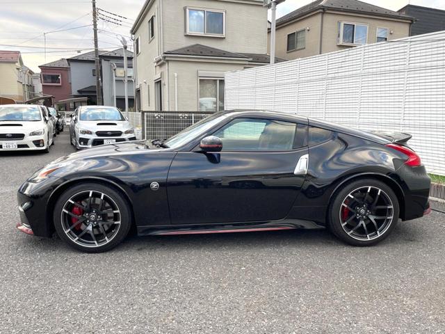 フェアレディＺ ニスモ　６ＭＴ　専用チューニング　ＢＯＳＥサウンドシステム　ＲＥＣＡＲＯ製シート　ＲＡＹＳ製１９インチアルミホイール　ＨＩＤヘッドライト　アルカンターラ巻きステアリング　オートエアコン　スマートキー（43枚目）