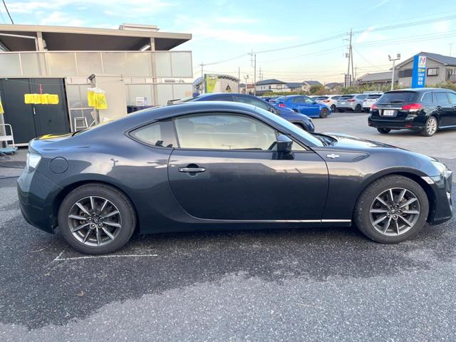 ８６ Ｇ　純正ＳＤナビ　バックカメラ　ＥＴＣ　ドライブレコーダー　純正１６インチアルミホイール　Ｂｌｕｅｔｏｏｔｈ　ＣＤ　ＤＶＤ再生　地デジ　パドルシフト（25枚目）