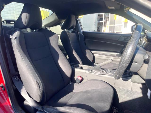 ８６ Ｇ　ＴＲＤエアロ　純正ＳＤナビ　バックカメラ　ＥＴＣ　純正１６インチアルミホイール　Ｂｌｕｅｔｏｏｔｈ　ＣＤ　ＤＶＤ再生　パドルシフト（8枚目）