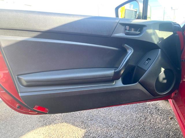 ８６ Ｇ　ＴＲＤエアロ　純正ＳＤナビ　バックカメラ　ＥＴＣ　純正１６インチアルミホイール　Ｂｌｕｅｔｏｏｔｈ　ＣＤ　ＤＶＤ再生　パドルシフト（30枚目）