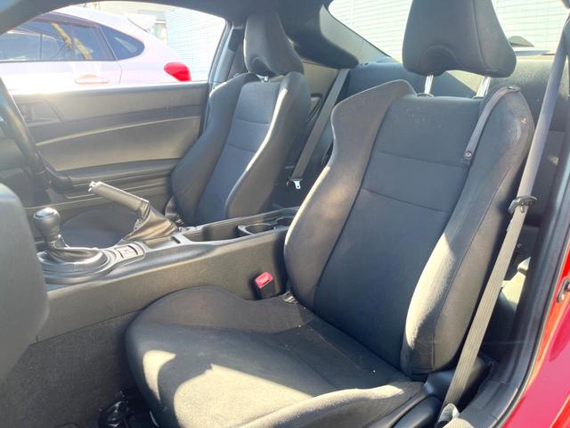 ８６ Ｇ　ＴＲＤエアロ　純正ＳＤナビ　バックカメラ　ＥＴＣ　純正１６インチアルミホイール　Ｂｌｕｅｔｏｏｔｈ　ＣＤ　ＤＶＤ再生　パドルシフト（31枚目）