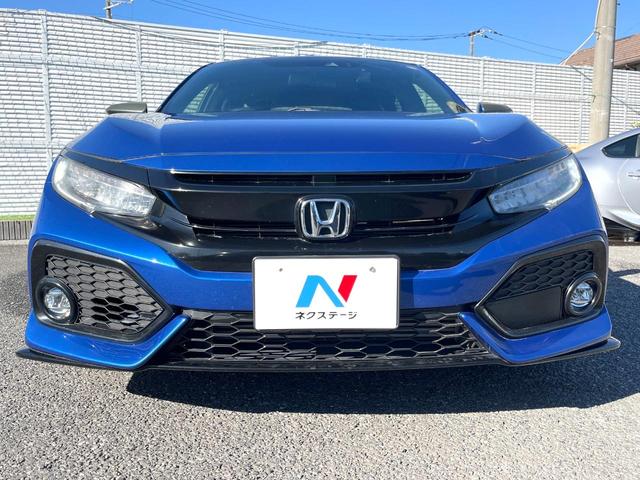 シビック ハッチバック　ホンダセンシング　６速ＭＴ　純正ナビ　ＥＴＣ　ドライブレコーダー　ＬＥＤヘッドライト　純正１８インチアルミホイール　シートヒーター　スマートキー　アイドリングストップ　オートライト　オートエアコン　革巻きステアリング（14枚目）