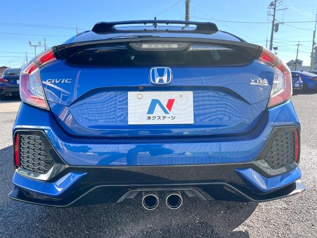 シビック ハッチバック　ホンダセンシング　６速ＭＴ　純正ナビ　ＥＴＣ　ドライブレコーダー　ＬＥＤヘッドライト　純正１８インチアルミホイール　シートヒーター　スマートキー　アイドリングストップ　オートライト　オートエアコン　革巻きステアリング（15枚目）