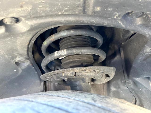 シビック ハッチバック　ホンダセンシング　６速ＭＴ　純正ナビ　ＥＴＣ　ドライブレコーダー　ＬＥＤヘッドライト　純正１８インチアルミホイール　シートヒーター　スマートキー　アイドリングストップ　オートライト　オートエアコン　革巻きステアリング（20枚目）