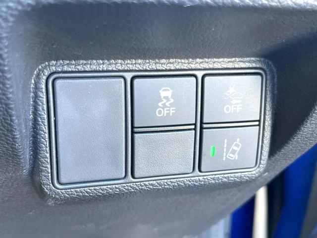 シビック ハッチバック　ホンダセンシング　６速ＭＴ　純正ナビ　ＥＴＣ　ドライブレコーダー　ＬＥＤヘッドライト　純正１８インチアルミホイール　シートヒーター　スマートキー　アイドリングストップ　オートライト　オートエアコン　革巻きステアリング（26枚目）