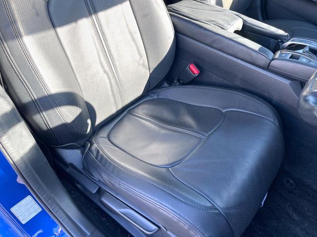 シビック ハッチバック　ホンダセンシング　６速ＭＴ　純正ナビ　ＥＴＣ　ドライブレコーダー　ＬＥＤヘッドライト　純正１８インチアルミホイール　シートヒーター　スマートキー　アイドリングストップ　オートライト　オートエアコン　革巻きステアリング（35枚目）