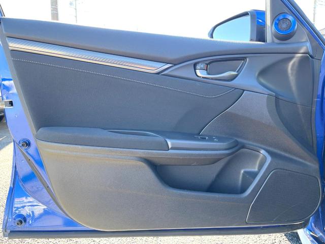 シビック ハッチバック　ホンダセンシング　６速ＭＴ　純正ナビ　ＥＴＣ　ドライブレコーダー　ＬＥＤヘッドライト　純正１８インチアルミホイール　シートヒーター　スマートキー　アイドリングストップ　オートライト　オートエアコン　革巻きステアリング（40枚目）