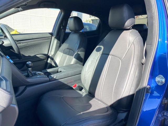 シビック ハッチバック　ホンダセンシング　６速ＭＴ　純正ナビ　ＥＴＣ　ドライブレコーダー　ＬＥＤヘッドライト　純正１８インチアルミホイール　シートヒーター　スマートキー　アイドリングストップ　オートライト　オートエアコン　革巻きステアリング（41枚目）