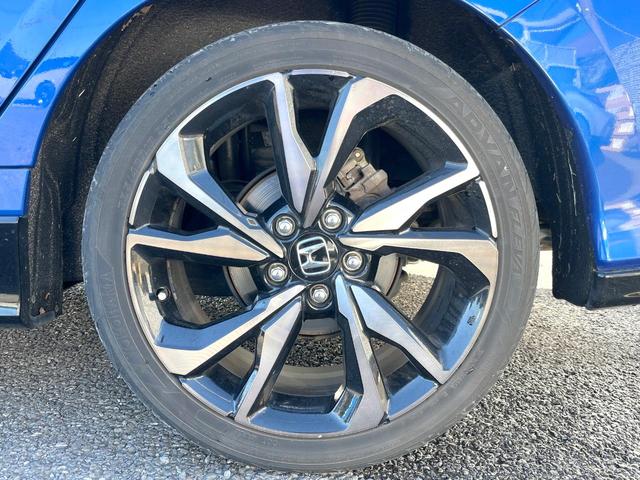 シビック ハッチバック　ホンダセンシング　６速ＭＴ　純正ナビ　ＥＴＣ　ドライブレコーダー　ＬＥＤヘッドライト　純正１８インチアルミホイール　シートヒーター　スマートキー　アイドリングストップ　オートライト　オートエアコン　革巻きステアリング（48枚目）