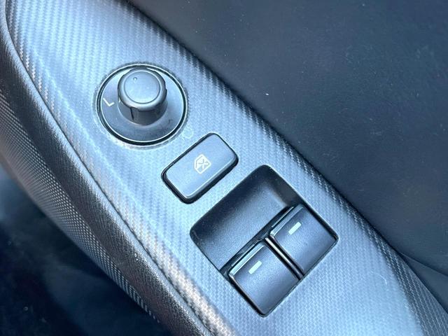 ロードスター Ｓスペシャルパッケージ　マツダコネクトナビ　ＬＥＤヘッドライト　革巻きステアリング　純正１６インチアルミホイール　オートライト　オートエアコン　スマートキー　Ｂｌｕｅｔｏｏｔｈ再生　ＥＴＣ　アイドリングストップ（24枚目）