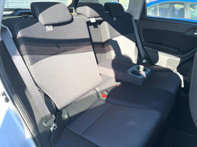 フォレスター 2.0i-L アイサイト パワーシート キーレスアクセス プッシュスタート オートライト シートヒーター ルーフレール 純正ナビ バックカメラ ETC アイサイトVer2 純正17インチアルミホイール HIDヘッドライト(9枚目)