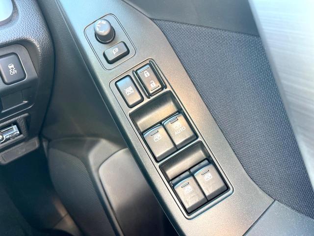 フォレスター 2.0i-L アイサイト パワーシート キーレスアクセス プッシュスタート オートライト シートヒーター ルーフレール 純正ナビ バックカメラ ETC アイサイトVer2 純正17インチアルミホイール HIDヘッドライト(27枚目)