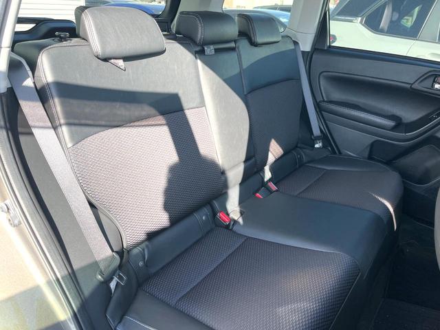 フォレスター 2.0XT アイサイト LEDアクセサリーライナー 純正ナビ LEDヘッドライト 革巻きステアリング 純正18インチアルミ ハーフレザーシート 前後席シートヒーター パワーシート アダプティブクルーズコントロール(9枚目)