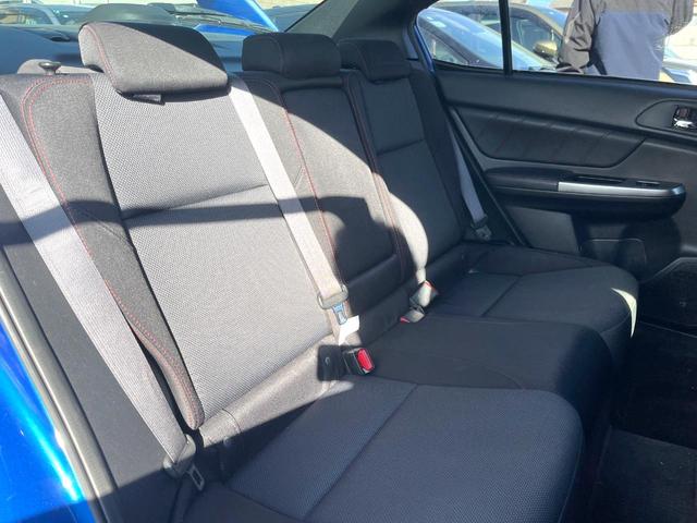 WRX S4 2.0GTアイサイト STIフロントリップ LEDヘッドライト 革巻きステアリング 純正18インチアルミホイール パドルシフト アダプティブクルーズコントロール スマートキー アイサイト ターボ 4WD(9枚目)
