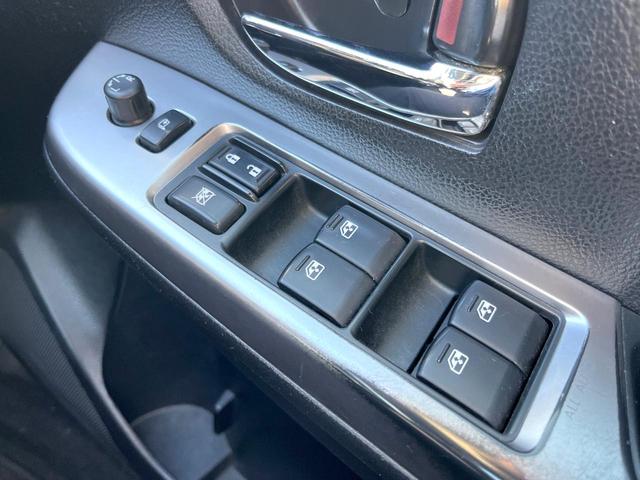 WRX S4 2.0GTアイサイト STIフロントリップ LEDヘッドライト 革巻きステアリング 純正18インチアルミホイール パドルシフト アダプティブクルーズコントロール スマートキー アイサイト ターボ 4WD(29枚目)