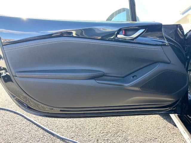 ロードスターRF VS マツダコネクトディスプレイ BOSEサウンド 衝突被害軽減システム LEDヘッドライト 革巻きステアリング 純正17インチアルミ 黒革シート クルーズコントロール シートヒーター パドルシフト(32枚目)