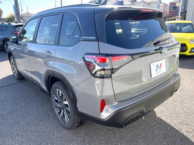 フォレスター プレミアムS:HEV EX 登録済未使用車 サンルーフ ツートンカラー ハーマンカードンサウンドシステム スマートリアビューミラー パワーリアゲート ルーフレール 茶革シート LEDヘッドライト 革巻きステアリング(23枚目)