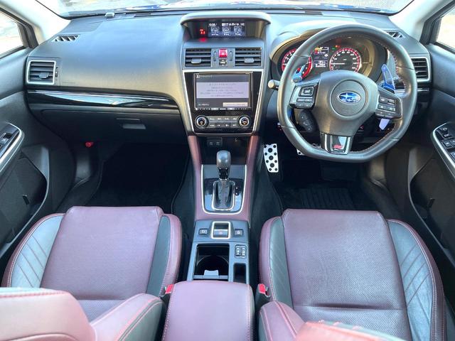 レヴォーグ １．６ＳＴＩスポーツアイサイト　後期Ｅ型　ＳＴＩスタイルパッケージ　柿本マフラー　アドバンスドセイフティパッケージ　ＬＥＤアクセサリーライナー　スマートリアビューミラー　ビルシュタインダンパー　純正８型ナビ　革巻きステアリング（2枚目）