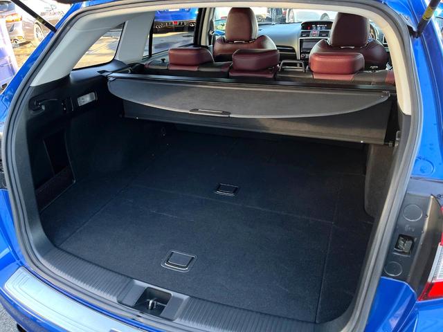 レヴォーグ １．６ＳＴＩスポーツアイサイト　後期Ｅ型　ＳＴＩスタイルパッケージ　柿本マフラー　アドバンスドセイフティパッケージ　ＬＥＤアクセサリーライナー　スマートリアビューミラー　ビルシュタインダンパー　純正８型ナビ　革巻きステアリング（10枚目）