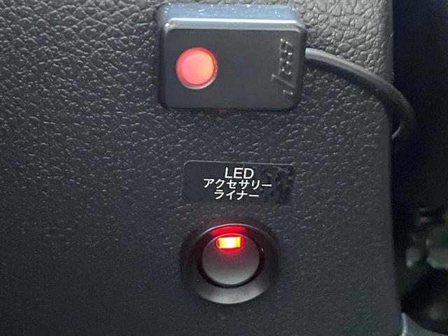 レヴォーグ １．６ＳＴＩスポーツアイサイト　後期Ｅ型　ＳＴＩスタイルパッケージ　柿本マフラー　アドバンスドセイフティパッケージ　ＬＥＤアクセサリーライナー　スマートリアビューミラー　ビルシュタインダンパー　純正８型ナビ　革巻きステアリング（33枚目）