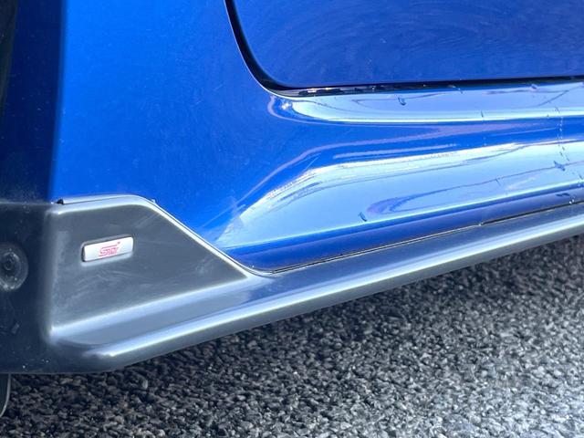 レヴォーグ １．６ＳＴＩスポーツアイサイト　後期Ｅ型　ＳＴＩスタイルパッケージ　柿本マフラー　アドバンスドセイフティパッケージ　ＬＥＤアクセサリーライナー　スマートリアビューミラー　ビルシュタインダンパー　純正８型ナビ　革巻きステアリング（52枚目）