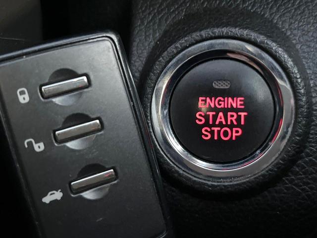 レガシィアウトバック ２．５ｉアイサイト　ＳＤナビ　バックカメラ　ＨＩＤヘッドライト　革巻きステアリング　純正１７インチアルミホイール　パワーシート　レーダークルーズコントロール　オートライト　スマートキー　アイサイト　４ＷＤ　禁煙車（7枚目）