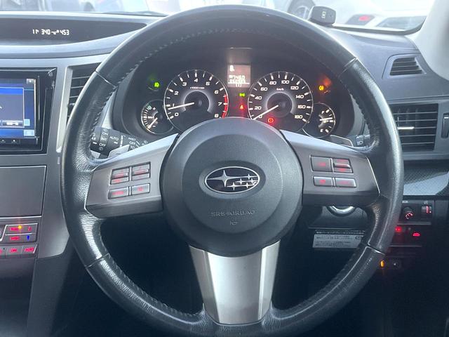 レガシィアウトバック ２．５ｉアイサイト　ＳＤナビ　バックカメラ　ＨＩＤヘッドライト　革巻きステアリング　純正１７インチアルミホイール　パワーシート　レーダークルーズコントロール　オートライト　スマートキー　アイサイト　４ＷＤ　禁煙車（11枚目）