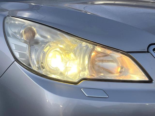 レガシィアウトバック ２．５ｉアイサイト　ＳＤナビ　バックカメラ　ＨＩＤヘッドライト　革巻きステアリング　純正１７インチアルミホイール　パワーシート　レーダークルーズコントロール　オートライト　スマートキー　アイサイト　４ＷＤ　禁煙車（12枚目）