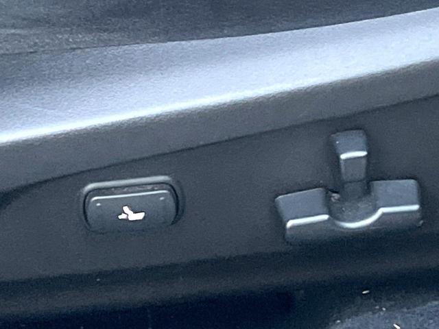 レガシィアウトバック ２．５ｉアイサイト　ＳＤナビ　バックカメラ　ＨＩＤヘッドライト　革巻きステアリング　純正１７インチアルミホイール　パワーシート　レーダークルーズコントロール　オートライト　スマートキー　アイサイト　４ＷＤ　禁煙車（32枚目）