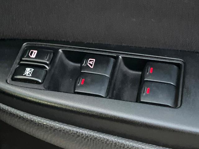 レガシィアウトバック ２．５ｉアイサイト　ＳＤナビ　バックカメラ　ＨＩＤヘッドライト　革巻きステアリング　純正１７インチアルミホイール　パワーシート　レーダークルーズコントロール　オートライト　スマートキー　アイサイト　４ＷＤ　禁煙車（33枚目）