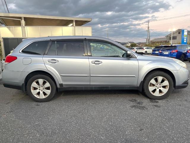 レガシィアウトバック ２．５ｉアイサイト　ＳＤナビ　バックカメラ　ＨＩＤヘッドライト　革巻きステアリング　純正１７インチアルミホイール　パワーシート　レーダークルーズコントロール　オートライト　スマートキー　アイサイト　４ＷＤ　禁煙車（44枚目）