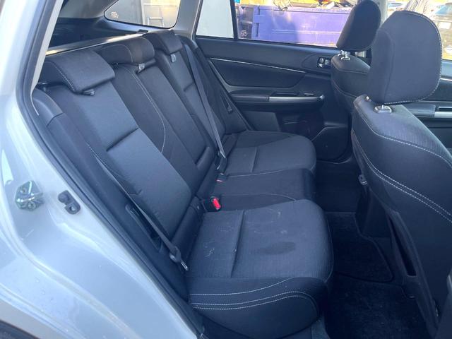 レヴォーグ １．６ＧＴアイサイト　Ｓスタイル　純正ナビ　ＬＥＤアクセサリーライナー　ＬＥＤヘッドライト　革巻きステアリング　純正１８インチアルミホイール　レーダークルーズコントロール　オートライト　スマートキー　ターボ　４ＷＤ　アイサイト（9枚目）