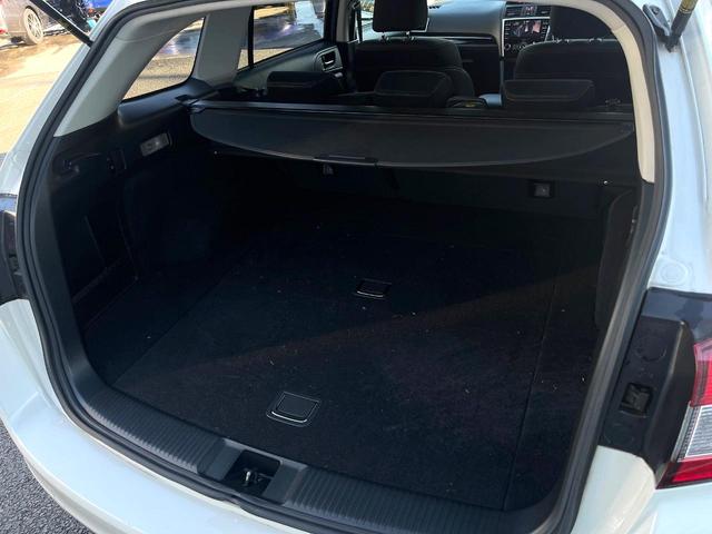 レヴォーグ １．６ＧＴアイサイト　Ｓスタイル　純正ナビ　ＬＥＤアクセサリーライナー　ＬＥＤヘッドライト　革巻きステアリング　純正１８インチアルミホイール　レーダークルーズコントロール　オートライト　スマートキー　ターボ　４ＷＤ　アイサイト（10枚目）