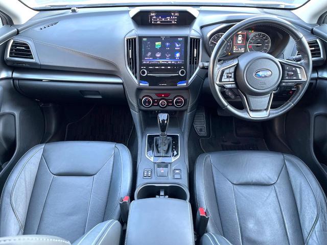 インプレッサスポーツ ２．０ｉ－Ｌアイサイト　純正８型ビルトインナビ　黒革シート　ＬＥＤアクセサリーライナー　コーナーセンサー　ＬＥＤヘッドライト　革巻きステアリング　純正１７インチアルミホイール　スマートキー　アイサイト　禁煙車（2枚目）