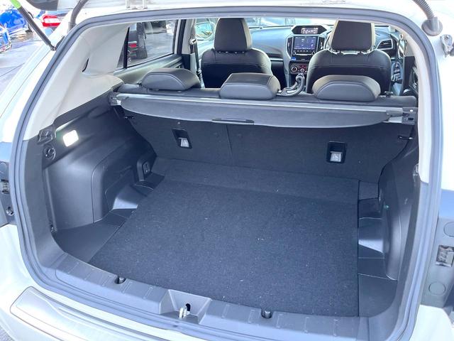 インプレッサスポーツ ２．０ｉ－Ｌアイサイト　純正８型ビルトインナビ　黒革シート　ＬＥＤアクセサリーライナー　コーナーセンサー　ＬＥＤヘッドライト　革巻きステアリング　純正１７インチアルミホイール　スマートキー　アイサイト　禁煙車（10枚目）