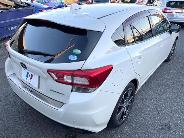 インプレッサスポーツ ２．０ｉ－Ｌアイサイト　純正８型ビルトインナビ　黒革シート　ＬＥＤアクセサリーライナー　コーナーセンサー　ＬＥＤヘッドライト　革巻きステアリング　純正１７インチアルミホイール　スマートキー　アイサイト　禁煙車（17枚目）