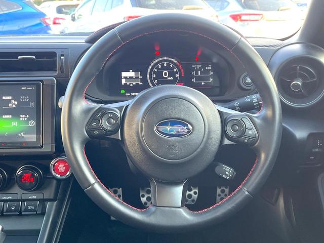 ＢＲＺ ＳＴＩ　スポーツ　ブレンボ製ブレーキ　純正ナビ　バックカメラ　ＥＴＣ　ドライブレコーダー　ＳＴＩダンパー　純正１８インチアルミホイール　ＬＥＤヘッドライト　シートヒーター　リアビークルディテクション　スマートキー（11枚目）