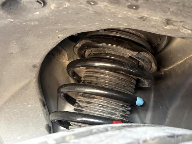 ＢＲＺ ＳＴＩ　スポーツ　ブレンボ製ブレーキ　純正ナビ　バックカメラ　ＥＴＣ　ドライブレコーダー　ＳＴＩダンパー　純正１８インチアルミホイール　ＬＥＤヘッドライト　シートヒーター　リアビークルディテクション　スマートキー（20枚目）