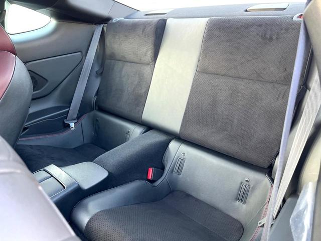 ＢＲＺ ＳＴＩ　スポーツ　ブレンボ製ブレーキ　純正ナビ　バックカメラ　ＥＴＣ　ドライブレコーダー　ＳＴＩダンパー　純正１８インチアルミホイール　ＬＥＤヘッドライト　シートヒーター　リアビークルディテクション　スマートキー（35枚目）