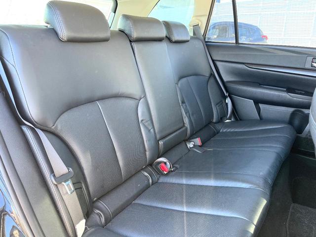 レガシィツーリングワゴン ２．５ｉアイサイト　革シートセット　純正ナビ　バックカメラ　ＥＴＣ　ＨＩＤヘッドライト　純正１７インチアルミホイール　キーレスアクセス　プッシュスタート　デュアルオートエアコン　パワーシート　クリアビューパック（9枚目）