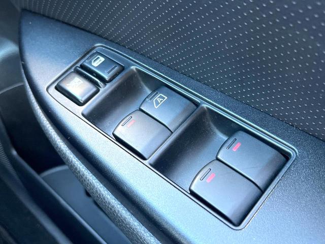 レガシィツーリングワゴン ２．５ｉアイサイト　革シートセット　純正ナビ　バックカメラ　ＥＴＣ　ＨＩＤヘッドライト　純正１７インチアルミホイール　キーレスアクセス　プッシュスタート　デュアルオートエアコン　パワーシート　クリアビューパック（32枚目）