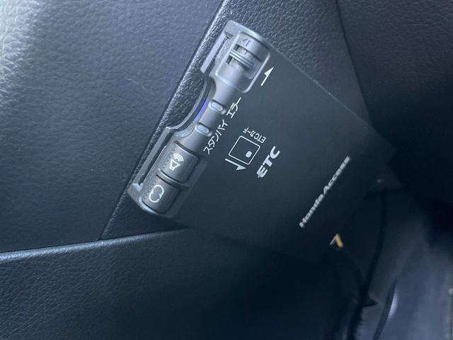 レガシィツーリングワゴン ２．５ｉアイサイト　革シートセット　純正ナビ　バックカメラ　ＥＴＣ　ＨＩＤヘッドライト　純正１７インチアルミホイール　キーレスアクセス　プッシュスタート　デュアルオートエアコン　パワーシート　クリアビューパック（33枚目）