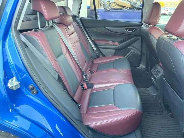 レヴォーグ ＳＴＩスポーツ　ＥＸ　１１．６型ナビ　ＬＥＤアクセサリーライナー　パワートランクリッド　スマートリアビューミラー　レザーシート　ＬＥＤヘッドライト　革巻きステアリング　純正１８インチアルミ　禁煙車　アイサイトＸ（10枚目）