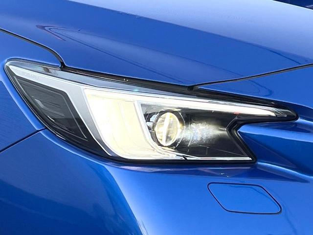 レヴォーグ ＳＴＩスポーツ　ＥＸ　１１．６型ナビ　ＬＥＤアクセサリーライナー　パワートランクリッド　スマートリアビューミラー　レザーシート　ＬＥＤヘッドライト　革巻きステアリング　純正１８インチアルミ　禁煙車　アイサイトＸ（12枚目）