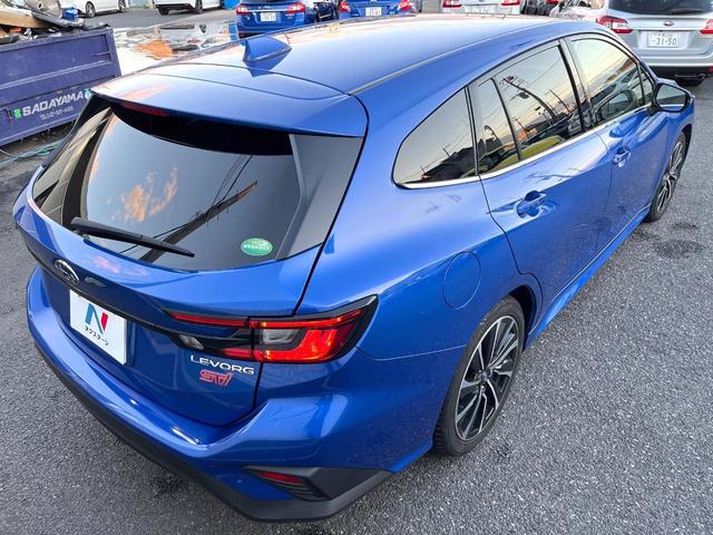 レヴォーグ ＳＴＩスポーツ　ＥＸ　１１．６型ナビ　ＬＥＤアクセサリーライナー　パワートランクリッド　スマートリアビューミラー　レザーシート　ＬＥＤヘッドライト　革巻きステアリング　純正１８インチアルミ　禁煙車　アイサイトＸ（17枚目）