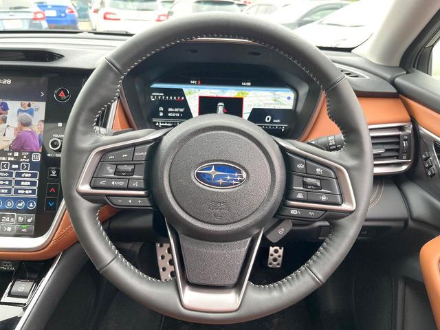 レガシィアウトバック リミテッドＥＸ　本革シート　サンルーフ　ハーマンカードンサウンド　１１．６インチナビ　バックカメラ　ＥＴＣ　ドライブレコーダー　アイサイトＸ　パワーバックドア　シートヒーター　パワーシート　スマートキー（11枚目）