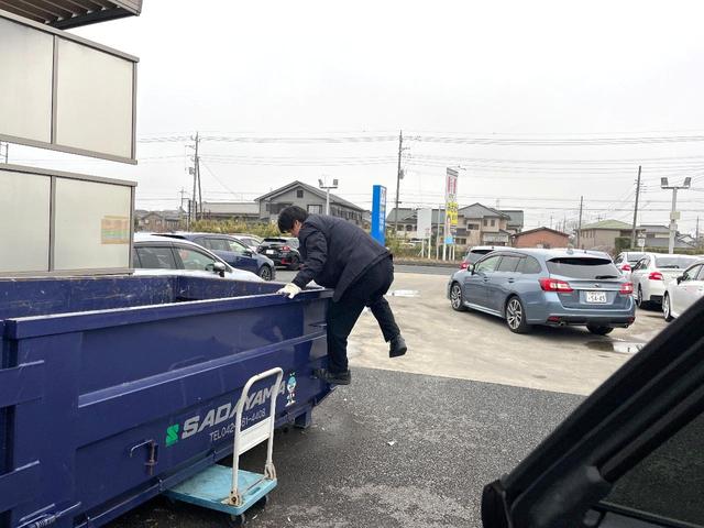 レガシィアウトバック リミテッドＥＸ　本革シート　サンルーフ　ハーマンカードンサウンド　１１．６インチナビ　バックカメラ　ＥＴＣ　ドライブレコーダー　アイサイトＸ　パワーバックドア　シートヒーター　パワーシート　スマートキー（43枚目）