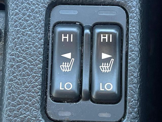 レヴォーグ １．６ＧＴ－Ｓアイサイト　サンルーフ　革シートセット　アドバンスドセイフティパッケージ　純正ナビ　バックカメラ　ＥＴＣ　アイサイトＶｅｒ３　ＬＥＤヘッドライト　純正１８インチアルミホイール　ビルシュタインダンパー　パワーシート（7枚目）