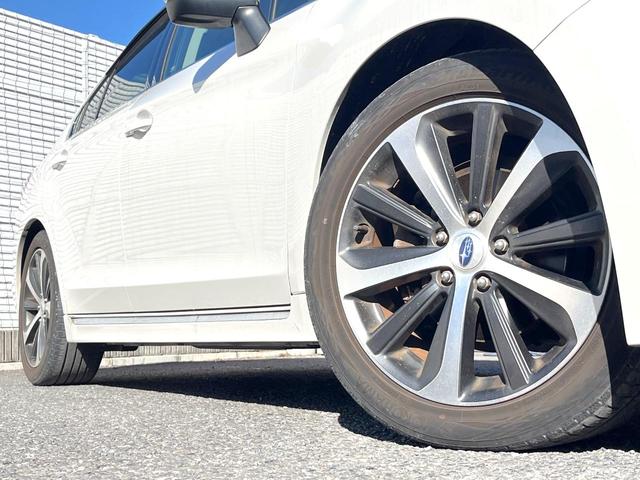 �y�����A���~�z�C�[���z�O�ςɃ}�b�`���������A���~�z�C�[���𑕒����Ă���܂��B�e��ЊO�A���~�z�C�[����A�X�^�b�h���X�^�C�����戵�����Ă���܂��B���񂲑��k����������