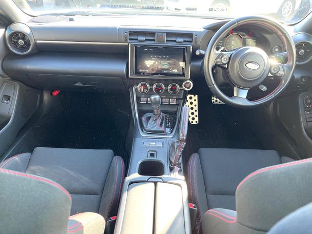 ＢＲＺ Ｒ　純正９型ビルトインナビ　ＳＴＩエアロ　ＬＥＤアクセサリーライナー　純正１７インチアルミホイール　革巻きステアリング　ＬＥＤヘッドライト　レーダークルーズ　スマートキー　アイサイト　禁煙車（2枚目）